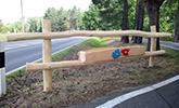 Radwegabsperrung mit Blumenkasten